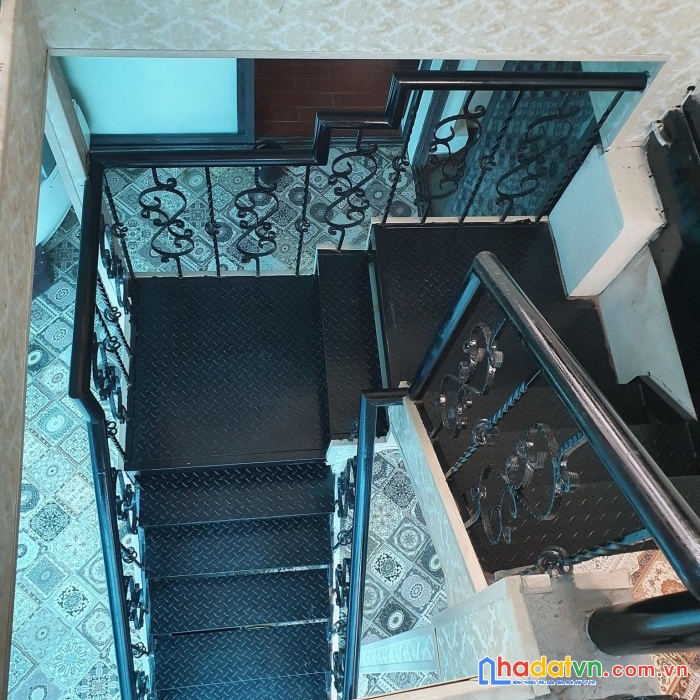 Mặt phố yên phụ - 9 tầng thang máy - mt8m - kinh doanh - view hồ tây - 150tr trên tháng.