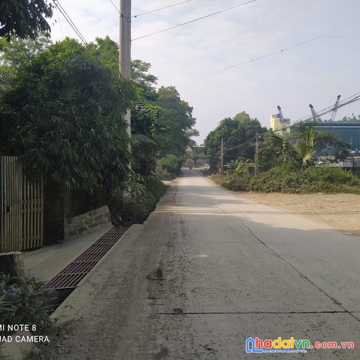 Chính chủ bán 1000 m2 đất cao răm , lương sơn hoà bình
100 m2 odt- 900m2 cln giá 2,2 tỷ
