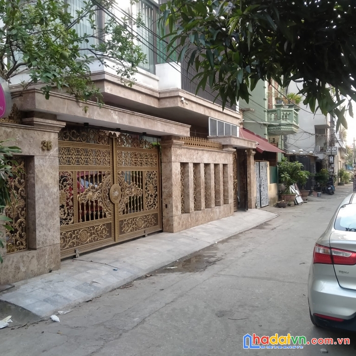 Nhà 190m2 đẹp sân gar a ô tô nội thất nhiều tỷ cổ nhuế từ liêm hà nội nhỉnh 28 tỷ.