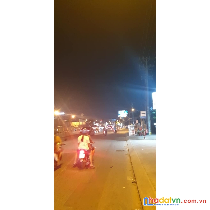 Bán nhà mặt tiền quốc lộ 13 ngay cầu ông dầu 1060m2 giá 130 tỷ.