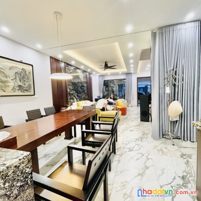 Bán nhà gấp phố vĩnh phúc 112,5m2, 5 tầng, mt 7,5m, giá 22,5 tỷ.