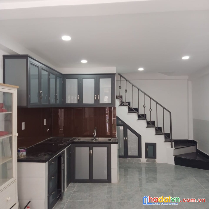 Hẻm một sẹc lê đình thám xe tải nhỏ vào đến nhà.