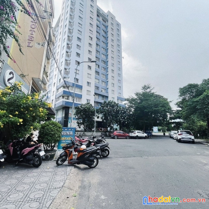 Kẹt tiền bán khách sạn chu văn an, 80m2 ngang 4, 6 tầng, 20 phòng thu nhập 200tr/tháng