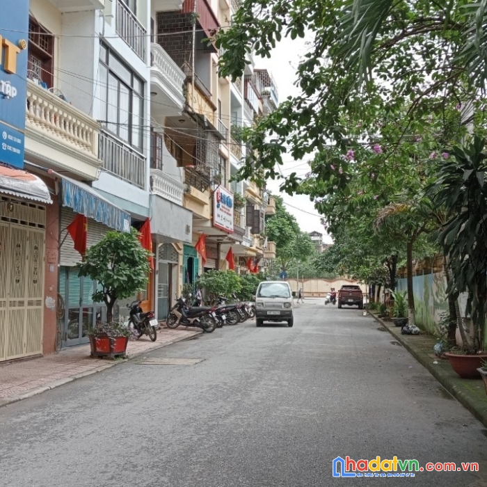 Bán nhà đẹp phố hoàng văn thái, 100m2, phân lô, ôtô tránh, mt5m, giá 13,5tỷ.