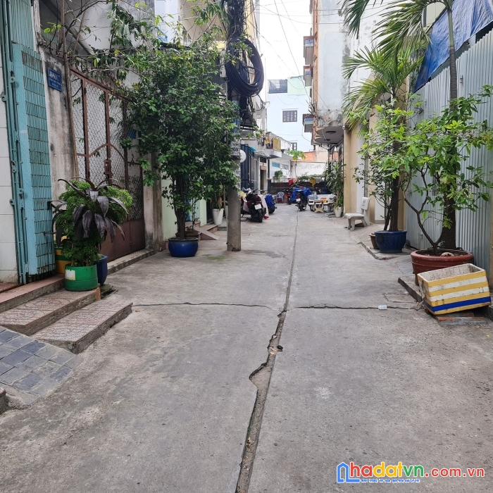 Nhà 5 tầng, hẻm xe hơi thẳng tắp. đường trịnh đình trọng chỉ 6 tỷ 9