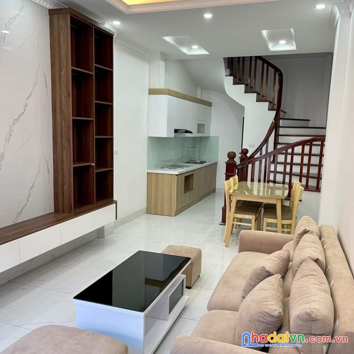 Bán nhà phố ngọc lâm 37m, 5 tầng, gần mipec long biên.