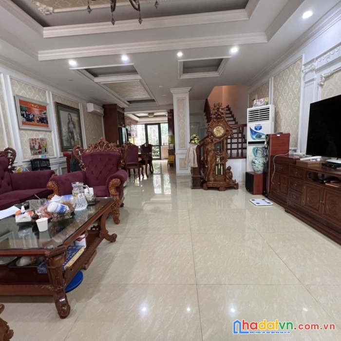 Bán nhà gấp liễu giai 216m2, 4 t, mặt tiền 18m, giá 54 tỷ.

.