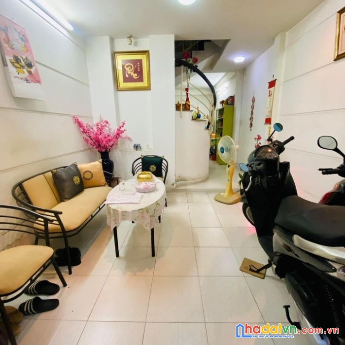 Nhà nở hậu - hẻm ô tô - 4 tầng kiên cố - vị trí trung tâm-- chỉ 8.2 tỷ