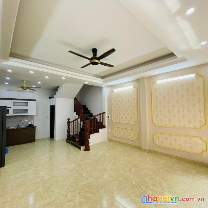 Tô vĩnh diện -ô tô đỗ cửa -gần phố -ngõ thông