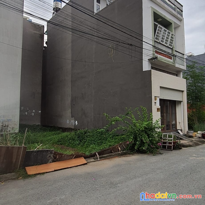 Lô đất hẻm xe hơi kế bên vạn phúc city 4x15m giá 5.7 tỷ.