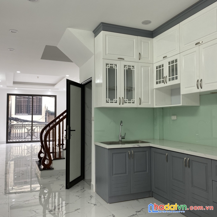 Bán nhà mặt ngõ quỳnh dt 55mx5t xây mới lô góc kinh doanh sầm uất giá 8,15 tỷ