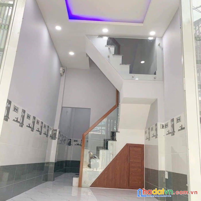 Hxh dt 124 m2 đúc 4 tầng quận 4 dưới 3,8 tỷ