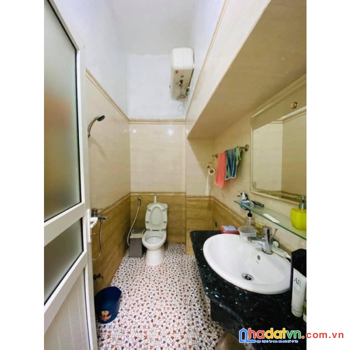 Rẻ quá, cần bán gấp nhà 2 tầng, lô góc 2 mặt thoáng trung tâm quận hải châu, sđcc, 0963685286