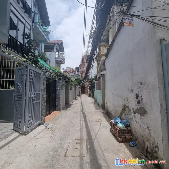 Bán nhà phố bồ đề (long biên) - phân lô ba gác - ô tô đỗ cổng, nhà đẹp ở luôn - chỉ nhỉnh 3 tỷ