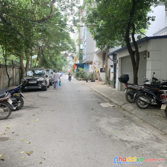 Cần bán nhà trần thái tông - cầu giấy dt 40m2 giá 11 tỷ - ô tô tránh - kinh doanh