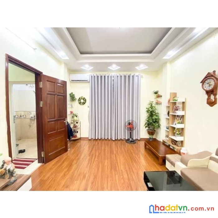 Bán nhà phố  giấy - 5 tỷ - ô tô trước cửa