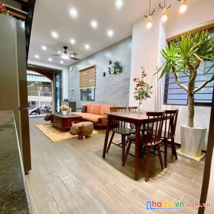 Nhà lô góc siêu đẹp, hùng vương, thanh khê, thông nhiều hướng. gần chợ cồn, big c, kinh doanh sầm