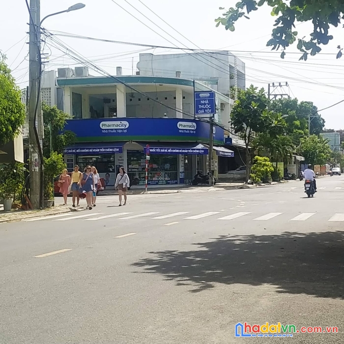 Bán 412m2 đất lô góc tặng nhà đẹp đang kinh doanh, đường 7,5m gần bãi tắm, mỹ khê,  sao biển, ngũ