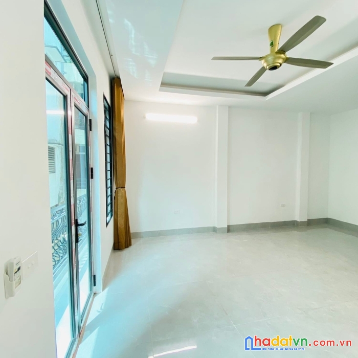 Bán nhà đống đa diện tich 42m2 4 tầng mt4 giá 5 tỷ.