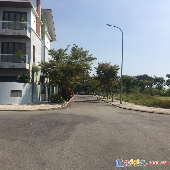 Bán lô góc fpt city đà nẵng 106m2