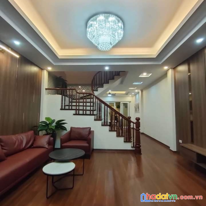 +bán nhà nguyễn hoàng tôn 60mx5 tầng mt 5m phân lô quân đội đường thông rộng ôtô tải đỗ cửa 9,8 tỷ 