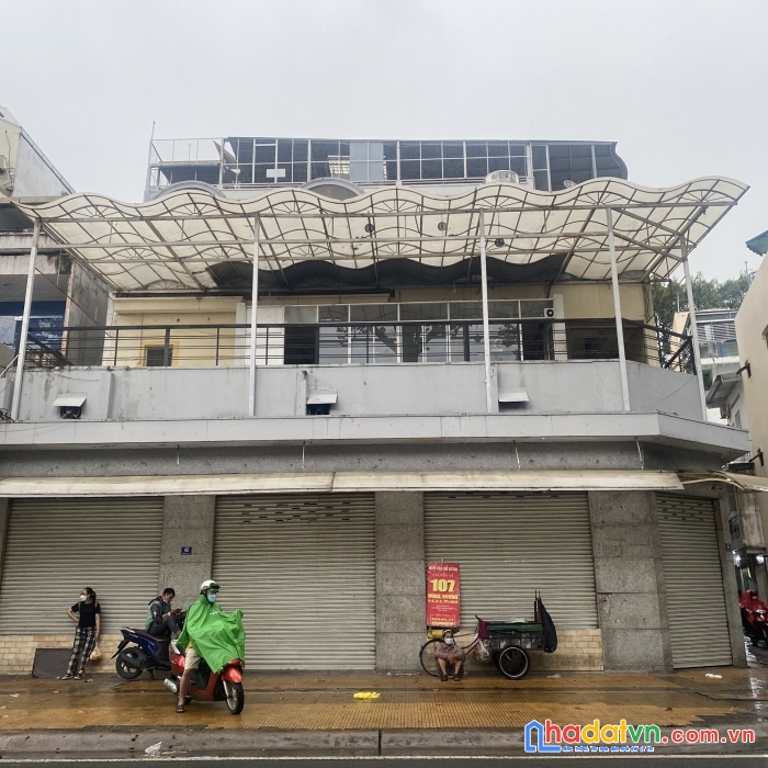 Cho thuê căn góc mt trần phú p4q5, 15x10m