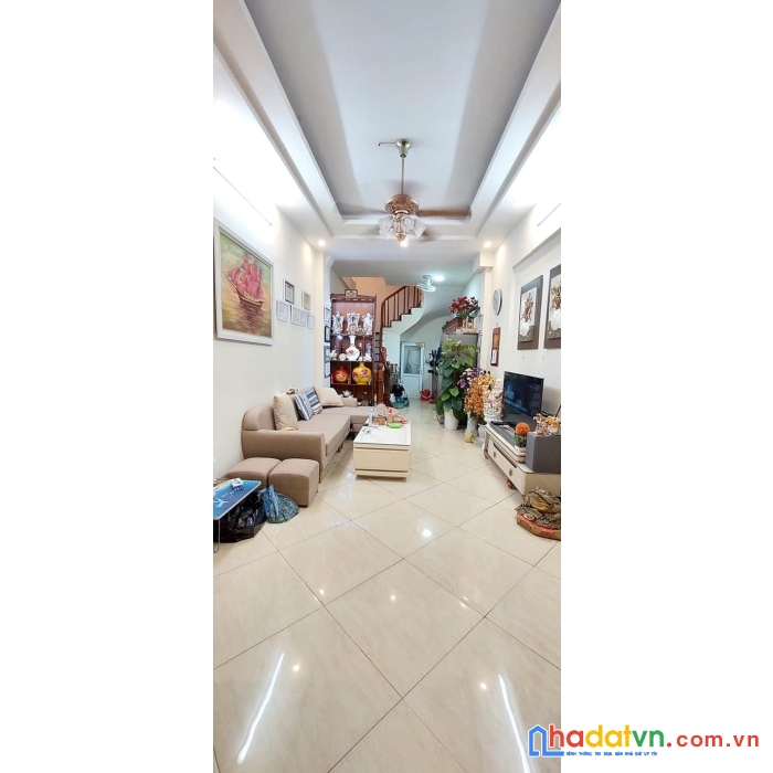 Bán nhà 5 tầng hoàng mai. nhà đẹp lung linh, ô tô đỗ cổng, 36m2, hơn 4 tỷ.