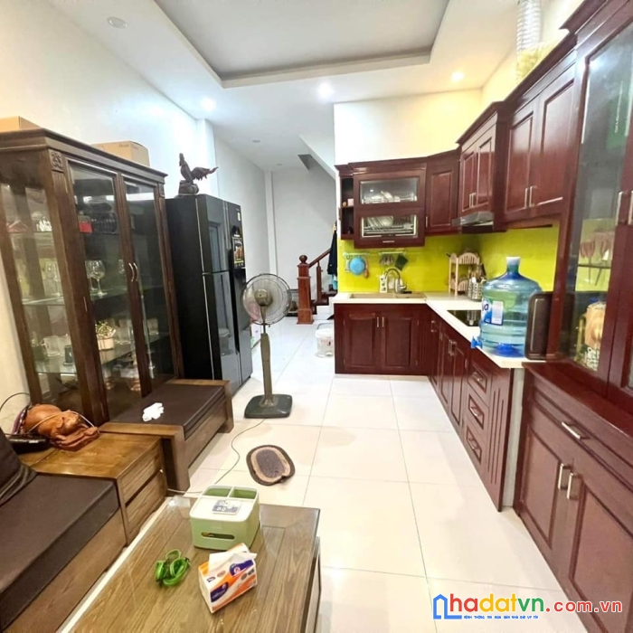 Bán nhà đường thuỵ khuê, vị trí đẹp, thông hồ tây, 42m2, 5 tầng giá 4.97 tỷ.