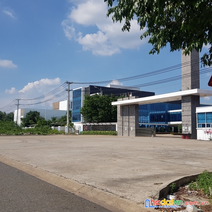 Cần ra gấp 200m2 đất trong khu đô thị gần cổng chào giá 1.75 tỷ 