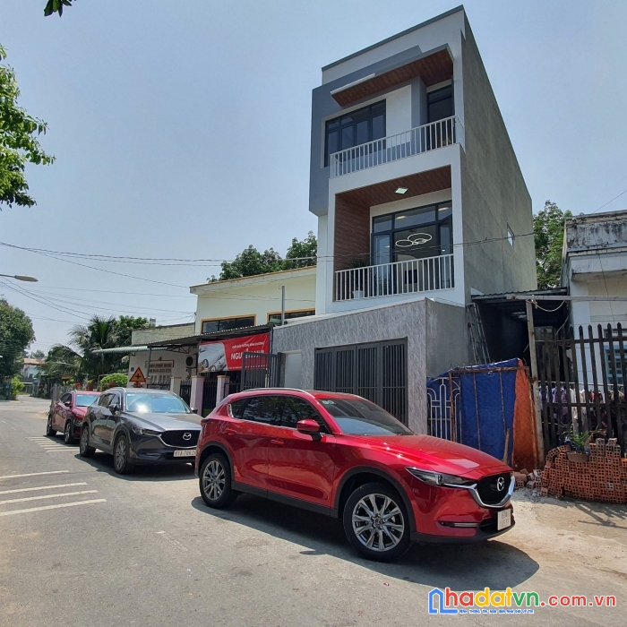 Nhà mặt tiền – đường thông – hiện đại – chính chủ