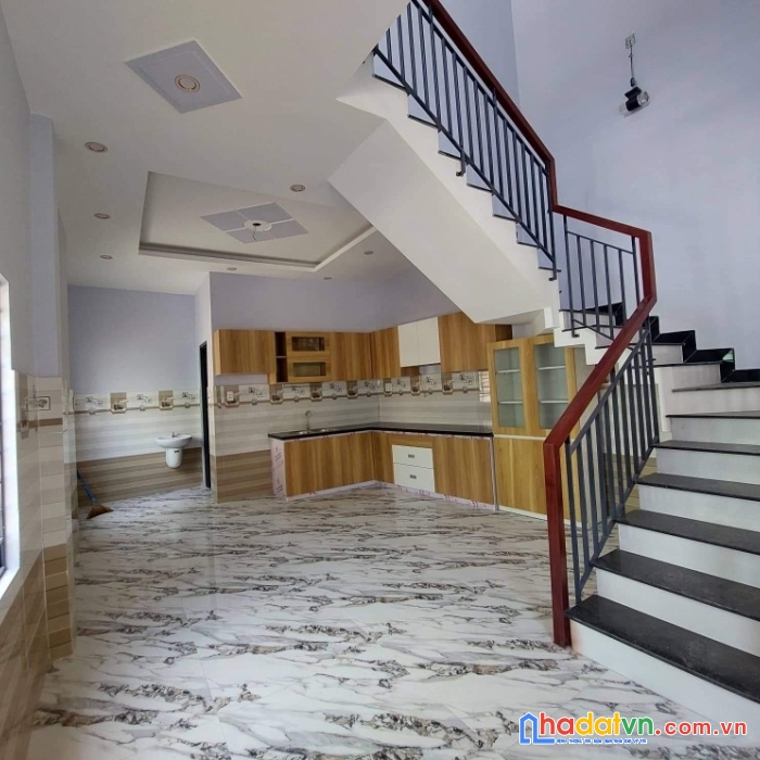Chủ gấp bán nhà 2 mê gần chợ tân an kiệt ô tô thông tứ tung