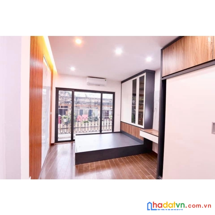 Bán nhà cổ linh, ngọc trì, long biên, dt 32m nhà 5 tầng mới koong giá 3tỷ
