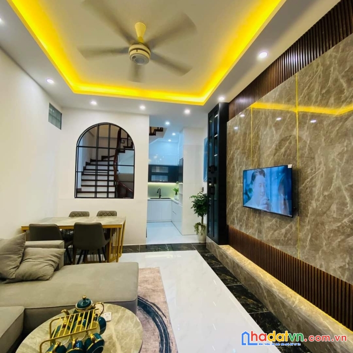 Bán nhà chính chủ phố hào nam, ngõ rộng thông thoáng nhà đẹp ở luôn.