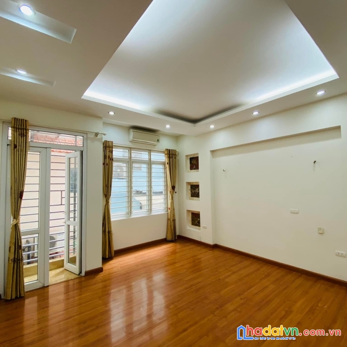 Chính chủ bán nhà phố hoa bằng, 5 tầng 52m2, mặt tiền 4,6m ô tô vào nhà. giá 8,3 tỷ. miễn trung