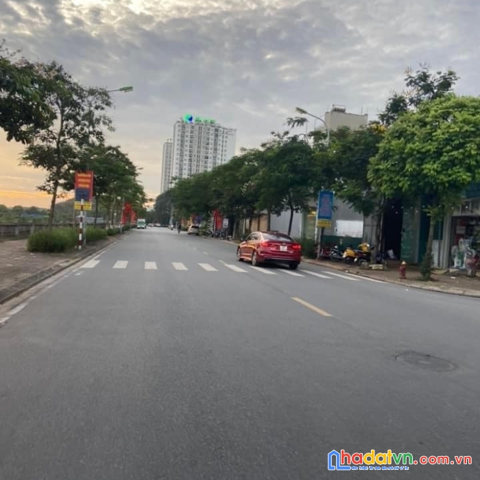 Bán nhà phúc lợi long biên 104m2-3 tầng-mt 7m ô tô,lô góc 3 thoáng, chia 3 lô hơn 8 tỷ