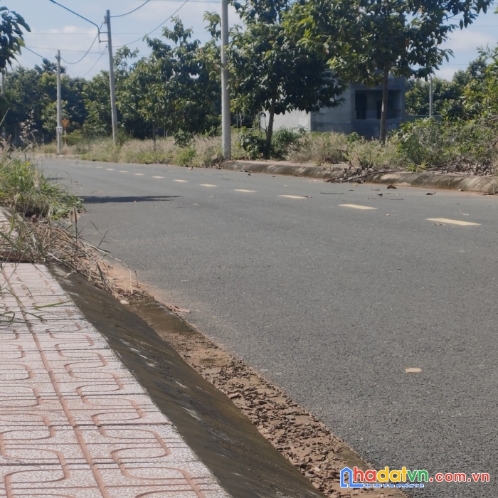 Vì cần tiên nên bán gấp miếng đất ở tân phú, đồng phú. miếng đất  tâm huyết của gia định để dành