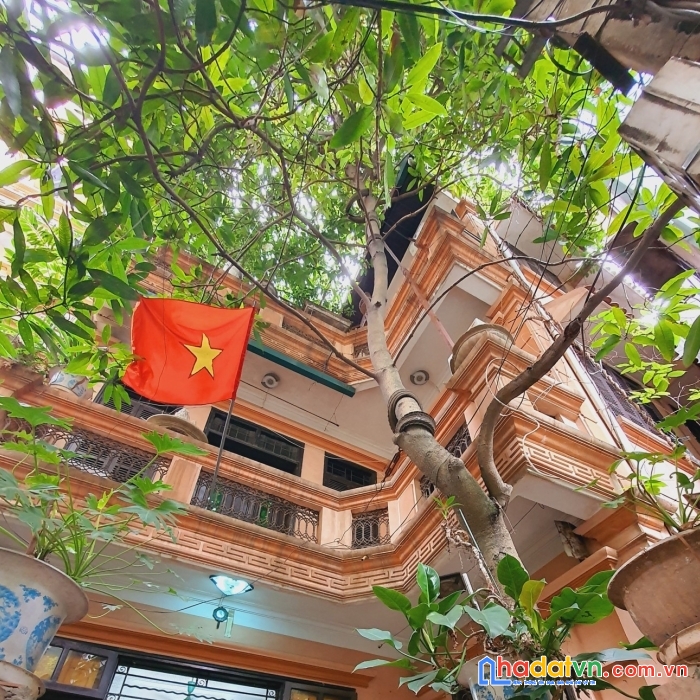 [lõi hbt] 8 tỷ  có ngay nhà đẹp sân vườn phân lô 70m2, ô tô vào nhà.