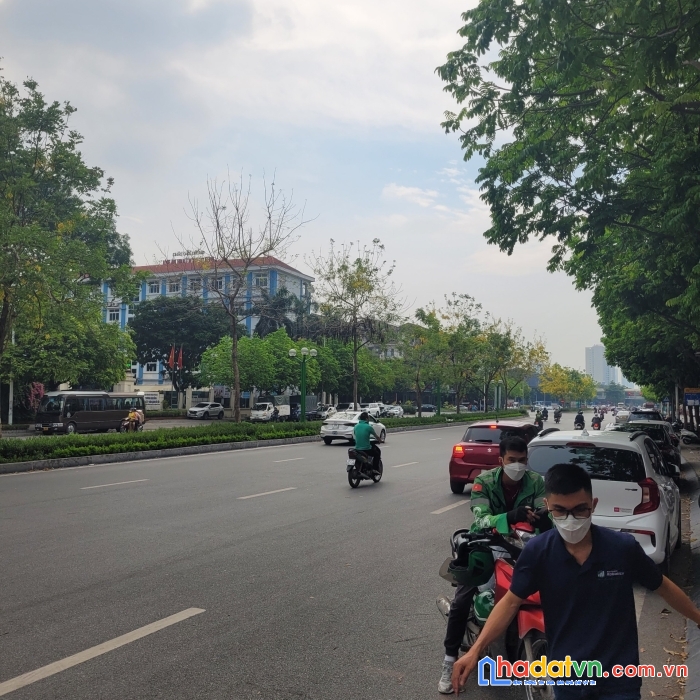 Cần bán lô góc đỉnh cao phố nguyễn văn huyên-q.cầu giấy.vị trí có một không hai.mặt phố