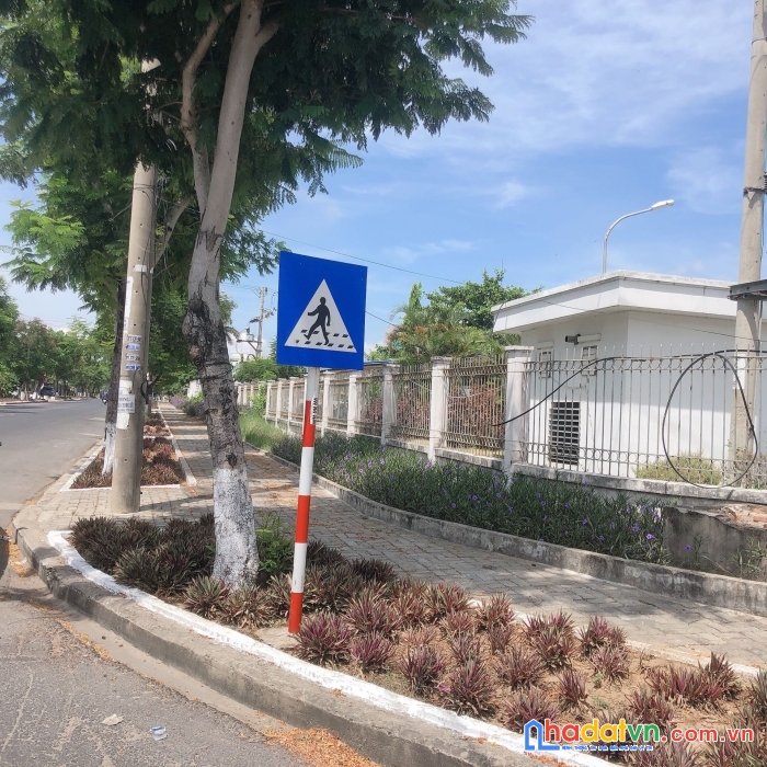 Chỉ còn đúng 1 lô đất vàng tại đg phạm văn xảo 98m2 4tỷ7 đường 10m5gần co.opmart 0946102111