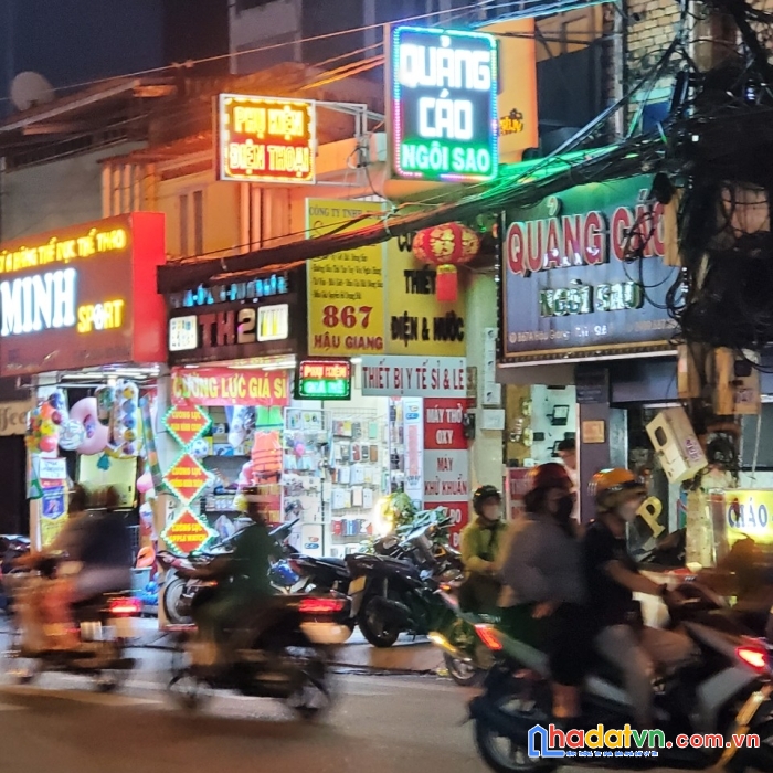 Cần sang shop phụ kiện điện thoại đường hậu giang, q6, giá thương lượng