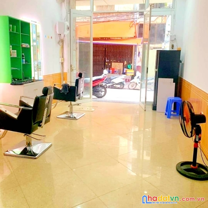Chính chủ nhờ bán nhà mặt ngõ 298 ngọc lâm ,ô tô tránh nhau ,kinh doanh rất tốt .giá hơn 3 tỷ tí