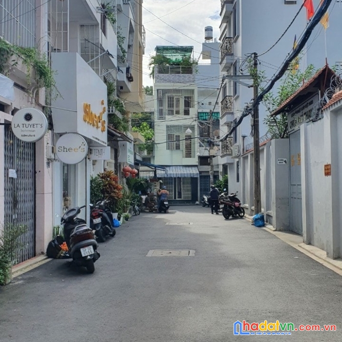 Bán nhà hxh đường nguyễn văn đậu, 60m2, công nhận đủ chỉ 6,4 tỷ, xe hơi vào nhà, lh 0386372900