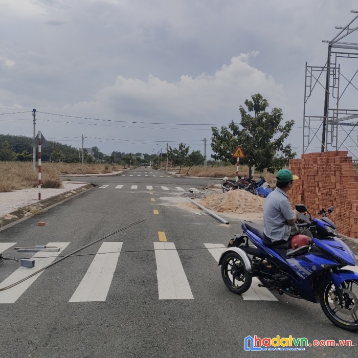 Hơn 800tr đã có lô đất ngay trung tâm tiến hưng, đồng xoài, bình phước.
đường nhựa 10m, vĩa hè,