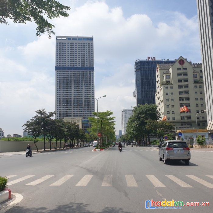 Cực hiếm cầu giấy. bán gấp 355m2 đất mặt phố trung kính lớn, lô góc, giá thương lượng