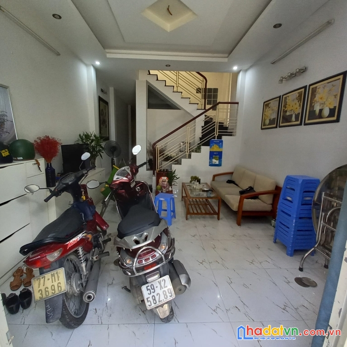 Bán nhà tân thới hiệp 60m2 ngang 4.5m, xe hơi đỗ cửa, còn mới ở ngay