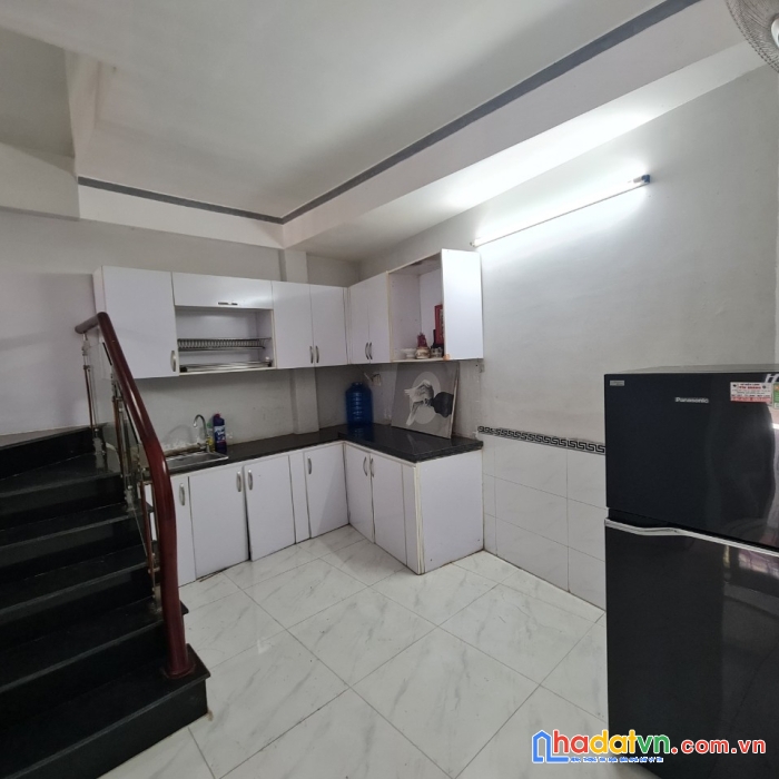 Hot hot hot - bán nhà lầu - 2 mặt tiền - vị trí siêu đẹp.