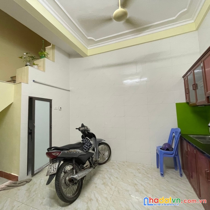Bán nhà sổ đỏ, 5 tầng cách mặt đường minh khai 30m chỉ nhỉnh 2 tỷ