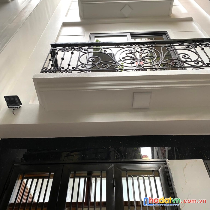 Bán nhà xuân thủy-cầu giấy 46m2-giá 4.4 tỷ_ngõ ba gác tránh_gần phố_lô góc