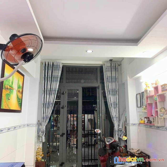 Bán nhà đẹp mới rẻ  cách mặt tiền 45 m diện tích 80m2 quận 4 cách quận 1 có 100 m
