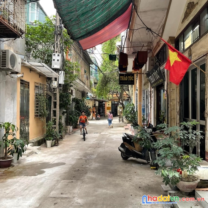 Bán nhà ngã tư sở - nhà dân xây – nhà cách ô tô tránh 10m – giá 3.8 tỷ